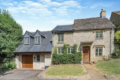 Image de 3 chambres à coucher à Fulbrook, near Chipping Norton