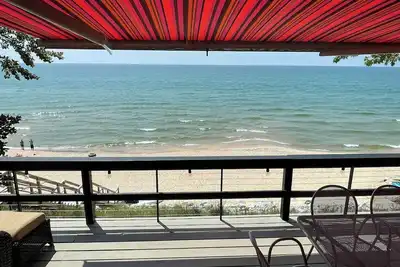 Image de Newly Renovated Cottage with Private Lake Michigan beach