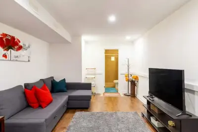 Image de Cozy comfort unit in Richmond Hill. Your home away from home!