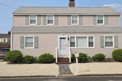 Image de 4th house from the beach!
