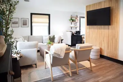 Image de Chic Cottage • Hot Tub • Wine Tours • Geneva & Spire