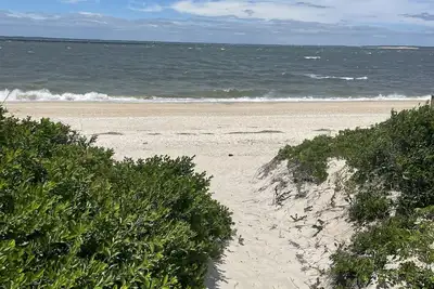 Image de 1 minute walk to private path to sandy beach on beautiful Great Peconic Bay. \n