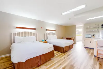 Image de Dog-friendly, 1st-floor studio with picnic area, patio, fitness room & game room
