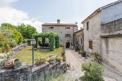 Image de Belle maison à Buje avec WiFi