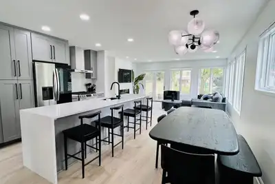 Image de Light-Filled 3br Home_Best Area