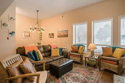 Image de The Slopeside Haven Condo - 300 Feet to Ski Lifts - GoldCreek #102