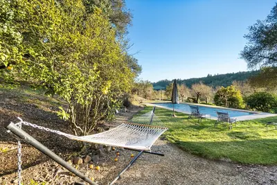 Image de Healdsburg, sleeps 10, pool, hot tub, gardens, Bbq, Vineyard Views