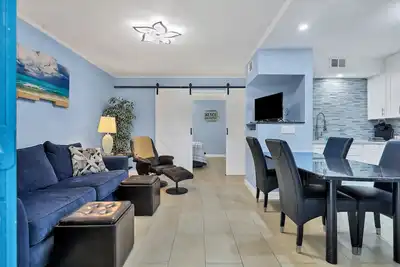 Image de Newly renovated beachside condo - direct beach access