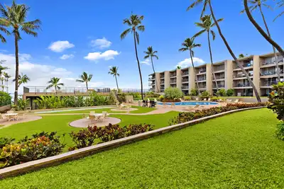 Sleek ground-floor 2bd condo in West Maui