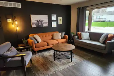 Image de Journey To Valpo | Home Near Downtown!