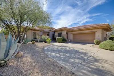 Image de Beautiful Home in gated community of Bellasera. Two Bedroom and a Den.