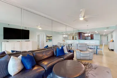 Image de Pleasant Waterscape ocean view condo with pool, kitchen, balcony, & washer/dryer