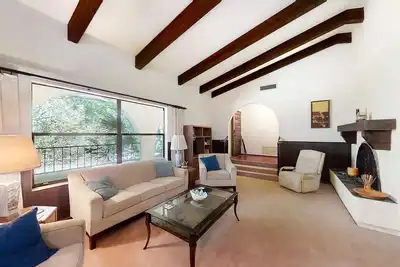 Image de Inviting home with pool, patio, grill, full kitchen, central Ac, & W/D
