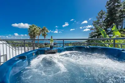 Palm Beach Cottage with Private SpaPool, Air-con and Wifi