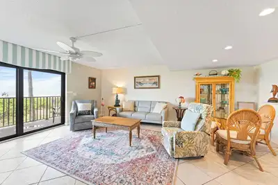 Image de Direct Oceanfront Condo on the Beach w/ Private Balcony, Heated Pool & Steps to Pier!