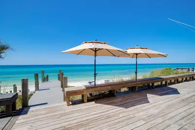 Image de \"Sand and Sun\" 30a Stunning Beachfront Townhome with Golf Cart in Seacrest