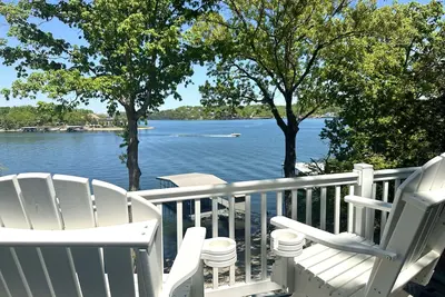 Image de Gorgeous 3br Lakefront Home - Hot Tub + Lake views