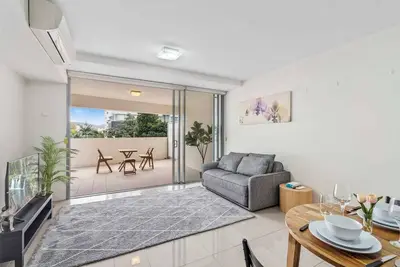 Image de Stylish Riverside Haven - Gym, Pool, WiFi & Parking
