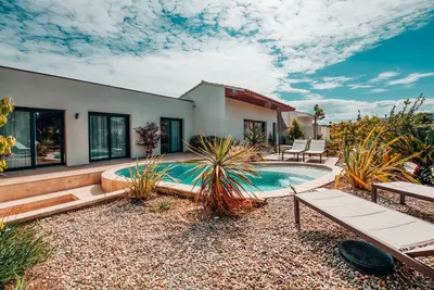 Image de Villa D'architecte Avec Piscine Chauffé, Brasero, bbq et Baby Foot