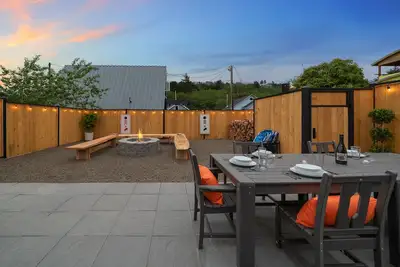Image de New Steps to Beach, Hot Tub, Firepit, Ps5, Dog Friendly, Walk to Eat+Shop, Slp 6
