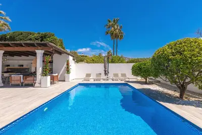 Image de Villa Lorenza • Grande piscine et cuisine d'été