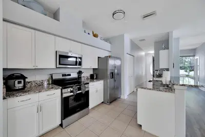 Image de ☀️ Clean and Spacious Remodeled Home! Master Suite