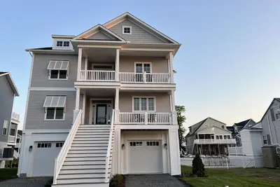 Image de Beautiful home with elevator and amazing views! Kayaks, Fire Pit and more!