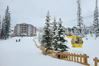 Image de Luxury family friendly condo with private hot tub and ski in/out to green run