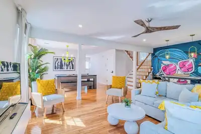 Image de Sunrise Playce-Designer Beach Retreat + Pool Table