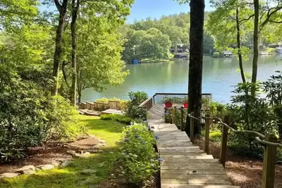 Image de Magical Lakefront Cottage w/ country club access