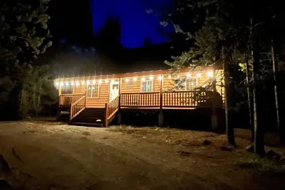 Image de Nice fairly new log cabin. Close to fishing. 30 minutes to Yellowstone. Sleeps 7