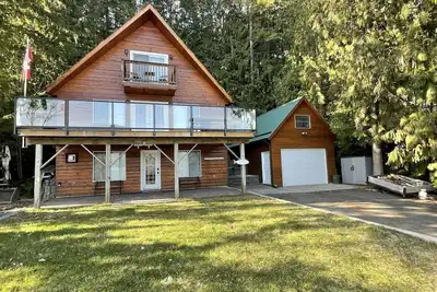 Image de Shuswap getaway in beautiful Blind Bay!