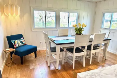Image de Blissfully Philo! 5 minutes to Lake Michigan Beach. \n[Lakeside] [Dogs Welcome]