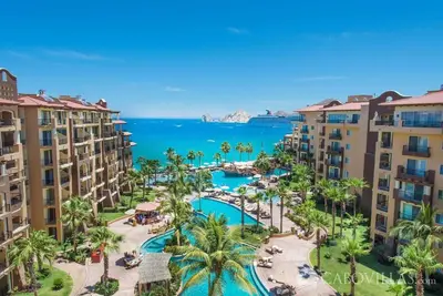 Image de Beachfront resort in Cabo? Yes, please!