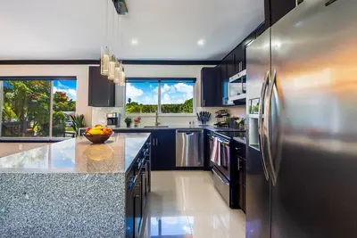 Image de Villa Lago 6br *Modern Waterfront Bungalow*