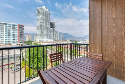 Image de Amazing Downtown Location- Walking Distance to Everything
