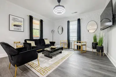 Image de Atlanta's Hidden Gem: Modern 4br/2ba House with Grill and Outdoor Space!