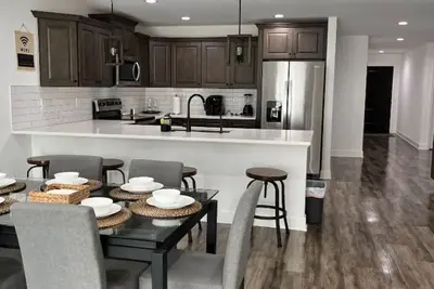 Image de Brand new house Walking distance to Busch Gardens