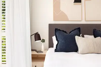Image de Stylish Pad, Ocean Views, Walk to Hastings Street