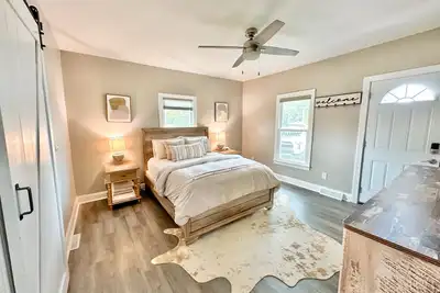 Image de Reagan’s Retreat~ Farmhouse Cottage on 45 acres~Hot Tub, Fire Pit