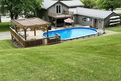 Image de Farm House with 30 acres with river access and a Pool