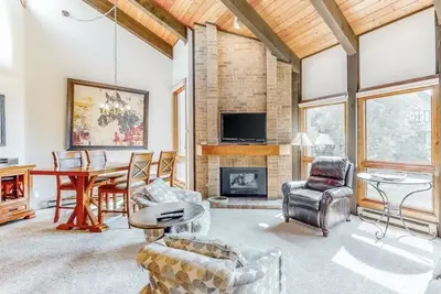 Image de Top-Floor Condo Near Lifts With Hot Tubs, Pool, Washer/Dryer, On Demand Shuttle