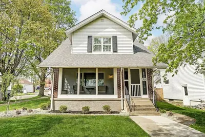 Image de Webster Ave · Close to entertainment, shopping and restaurants