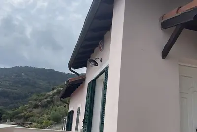 Little house in the hills overlooking the sea. Ideal for young couple