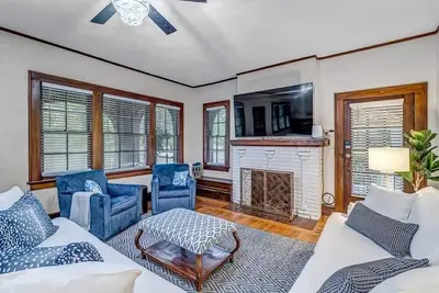 Image de Elegant Mansion on Park in Historic Avondale