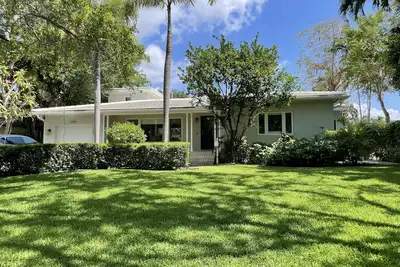 Image de Centrally located, beautiful Coral Gables family home!