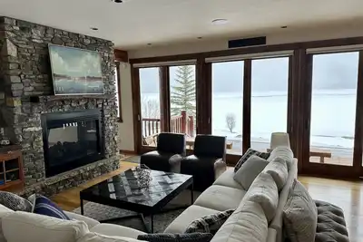 Image de Lake cabin
