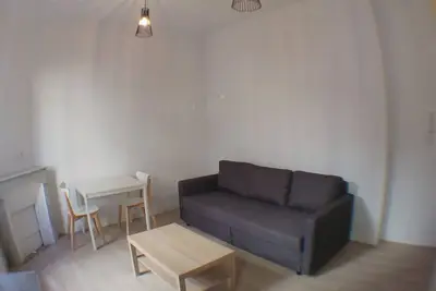 Image de 2 P refait Ă neuf 200 m plage