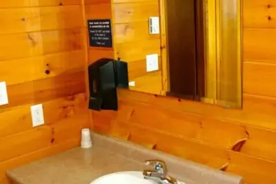 Image de Cabin #5 at Fireside Lodge