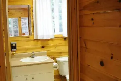 Image de Cabin #8 at Fireside Lodge
